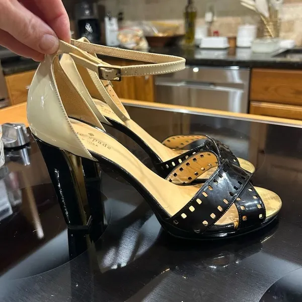 Kate Spade New York Fresia porcelain patent black platform‎ sandal heels size 10 - Image 2