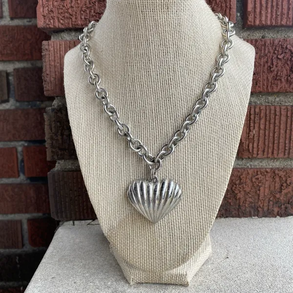 Anne Klein Authentic Ribbed Heart Silver Tone‎ Vintage 80's Necklace Link Toggle - Image 2