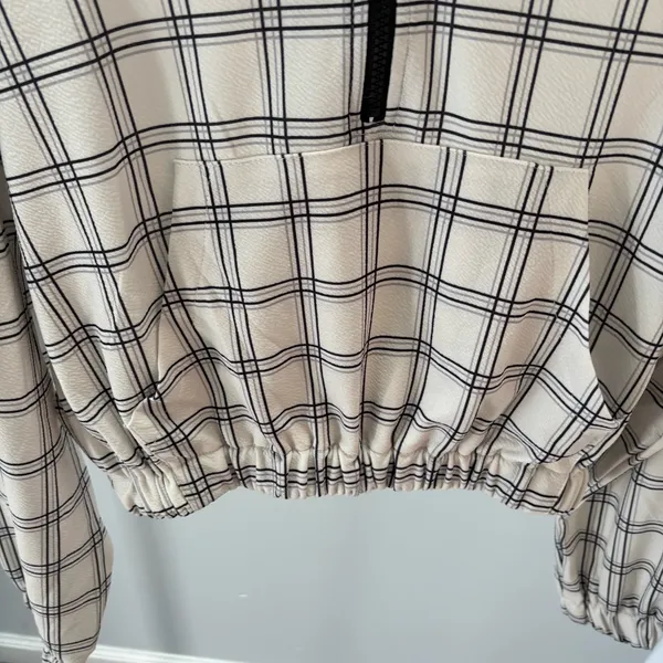 SHEIN Checkered Cream and Black Half-Zip Cropped Jacket - Image 4