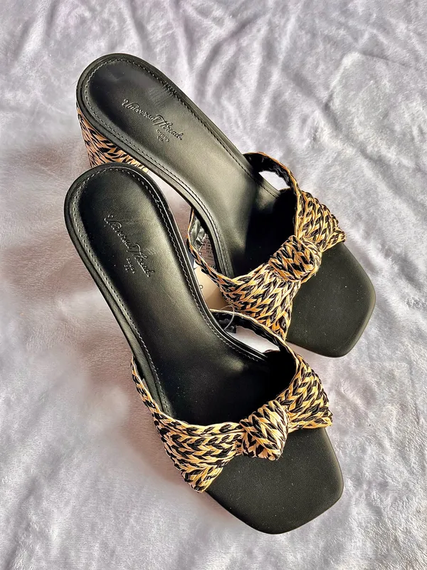 Universal Threads Sandals w/Block Heel-Size 6.5 - Image 4