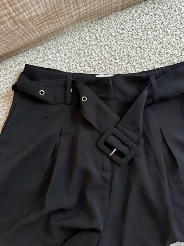 Blue Rain Black pleated Shorts - Image 5