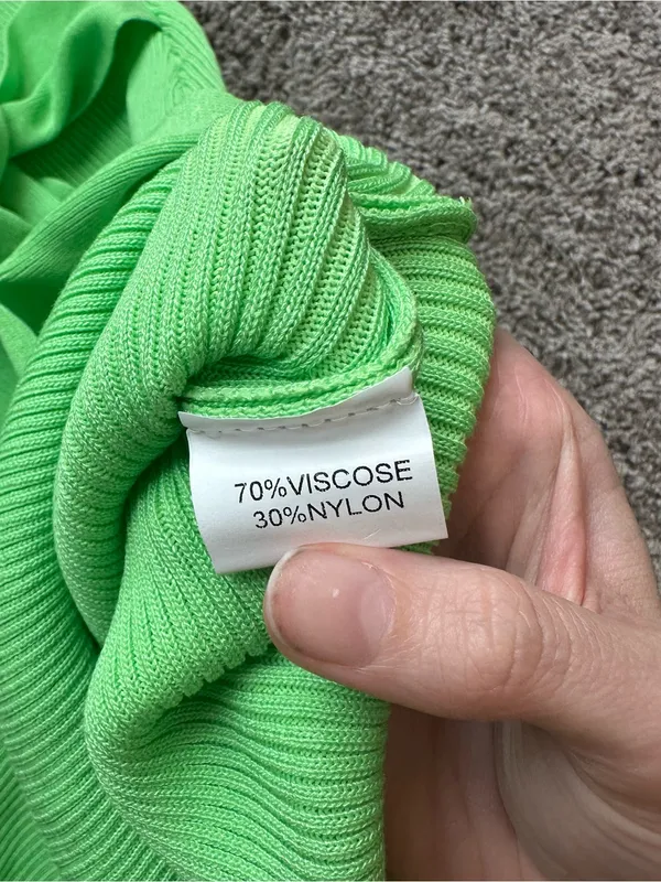 Sleeveless V-Neck Tie-Waist Green Knit Dress - Image 6