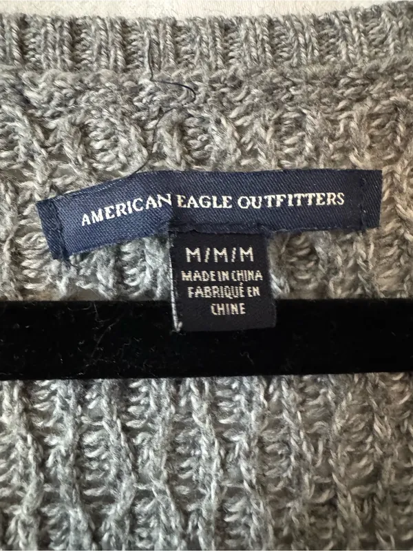 American Eagle Gray Textured Knit V‑Neck Sweater – Medium - Image 3