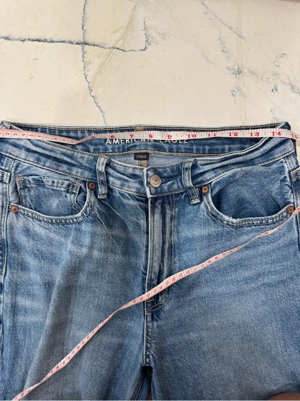American Eagle Strigid Distressed Mom Jeans Light Wash Size 6 Regular - Image 9