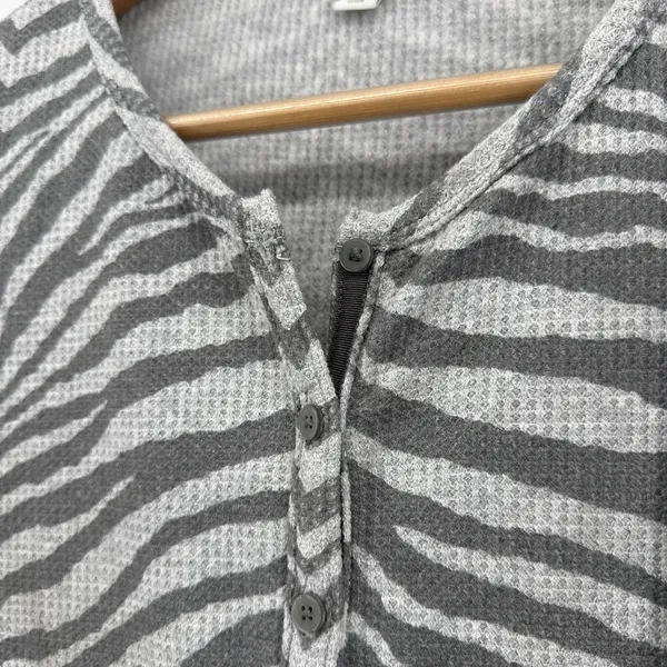 Aerie Zebra Print‎ Thermal Henley Long Sleeve Top Medium Gray White Waffle Knit - Image 3