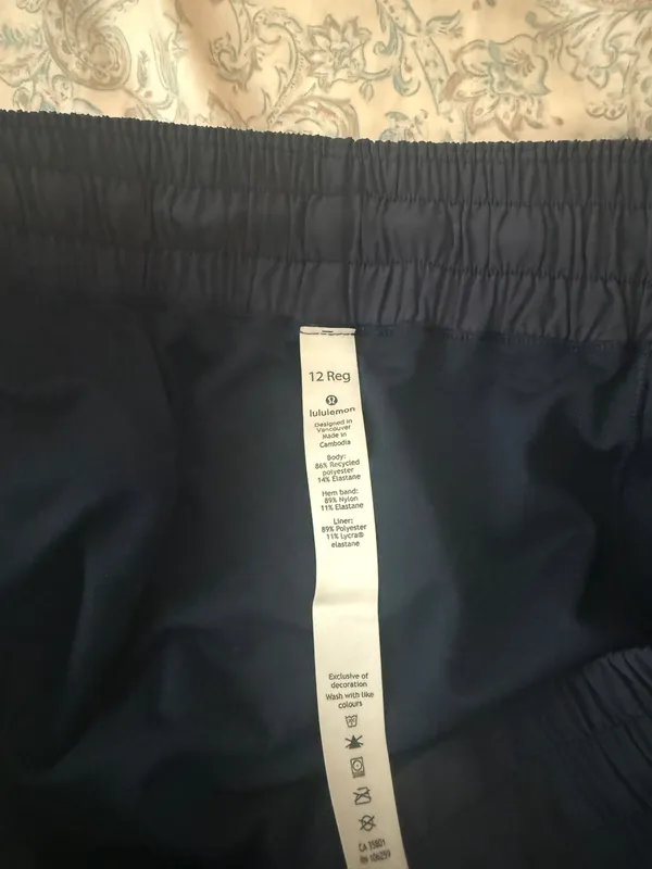 Lululemon Shorts Hotty Hot 2.5" Navy Blue - Image 3