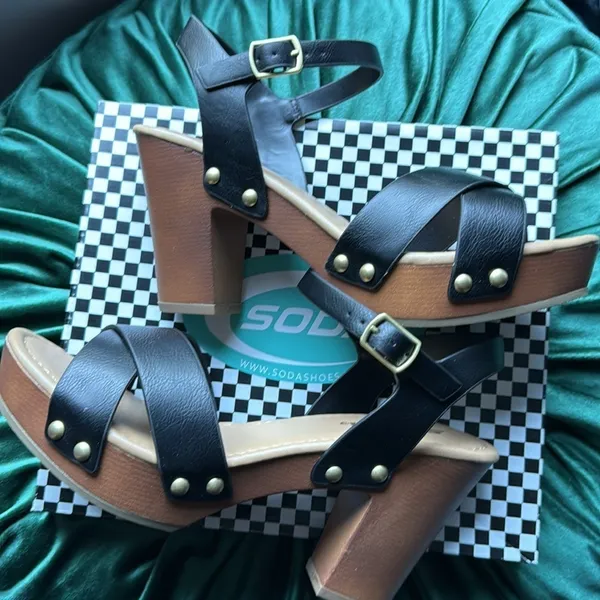 Soda Women Crisscross Band Chunky Platform Block Mid Heel Sandal - Image 3
