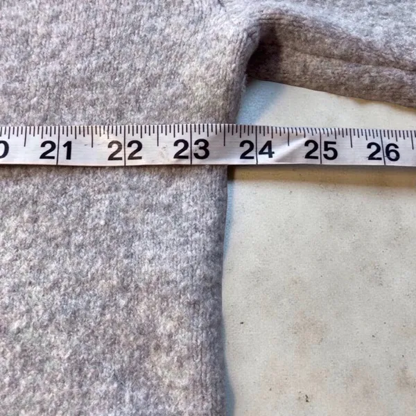 Nine West Light Gray V‑Neck Sweater – Size Large. Oversized fit - Image 4