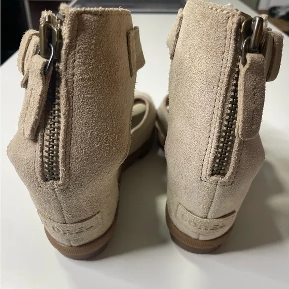 Sorel Women's‎ Beige Suede Wedge Ankle Strap Zip Sandals Size 8.5 - Image 5