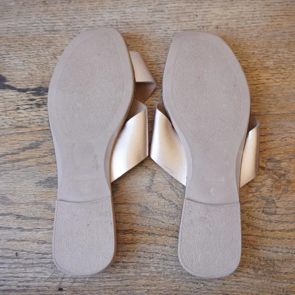 Seychelles Size 9 Ciao Slide Sandal Rose Gold Metallic Leather Casual Minimalist - Image 4