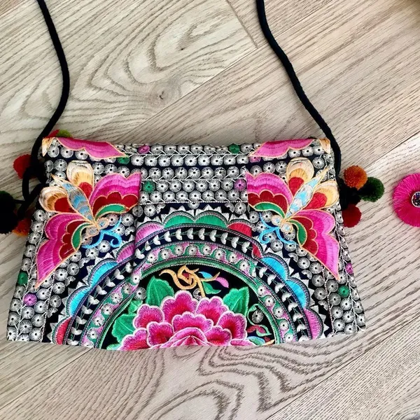Festive purse and matching earring bundle - Image 2