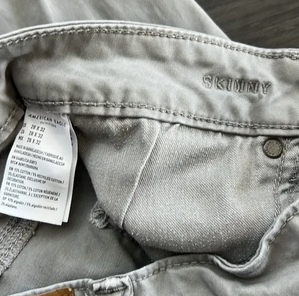 American eagle skinny grey jeans Size 28 x 32 Like new - Image 6