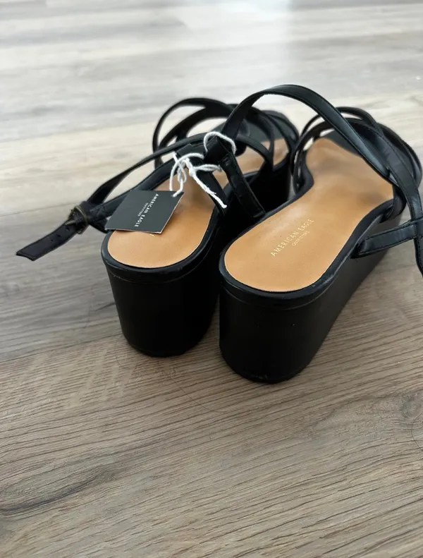 BRAND NEW American Eagle Outfitters 2” Platform Black Sandals - Image 2