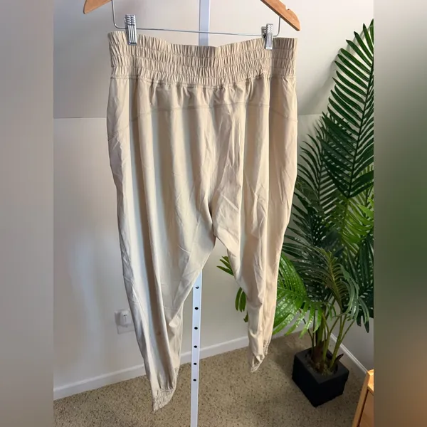 Lululemon Sun Setter Jogger‎ 12 - Image 4