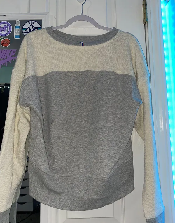 Champion Crewneck - Image 7