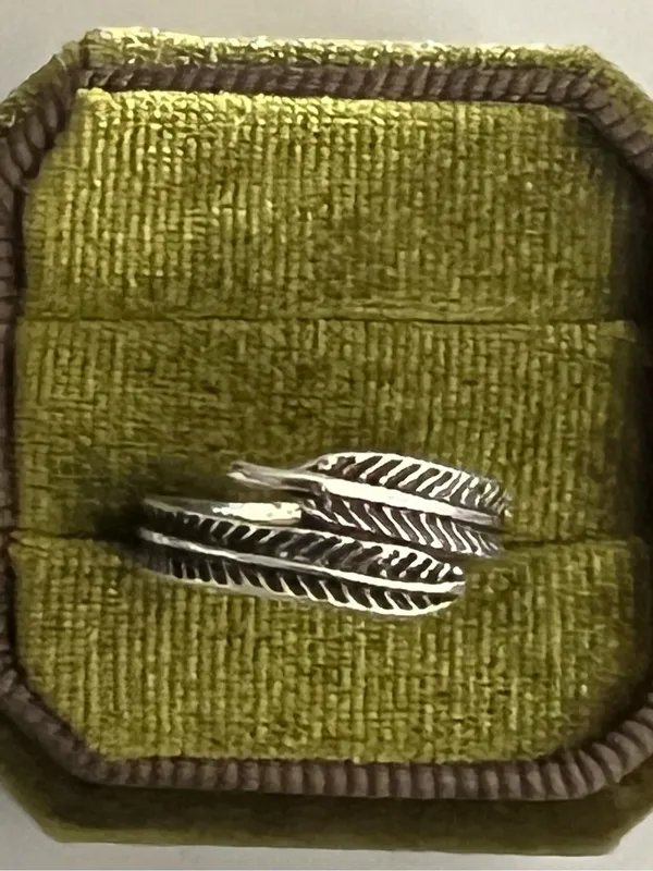 Vintage/Boho Design Stainless Steel Silver Feather Wrap Band Size 7 - Image 2
