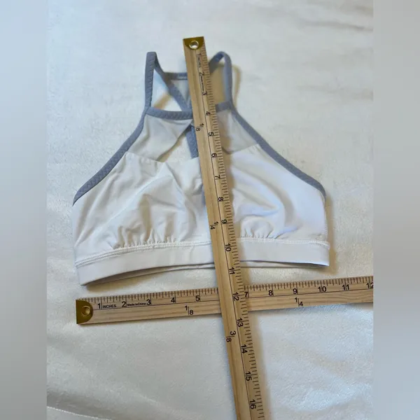 Lululemon Athletica‎ White and Gray Sports Bra Size 2 - Image 4