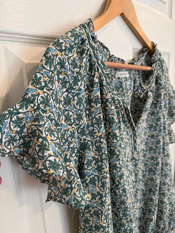 Max Studio Green and Cream Floral Peasant Blouse - Image 2