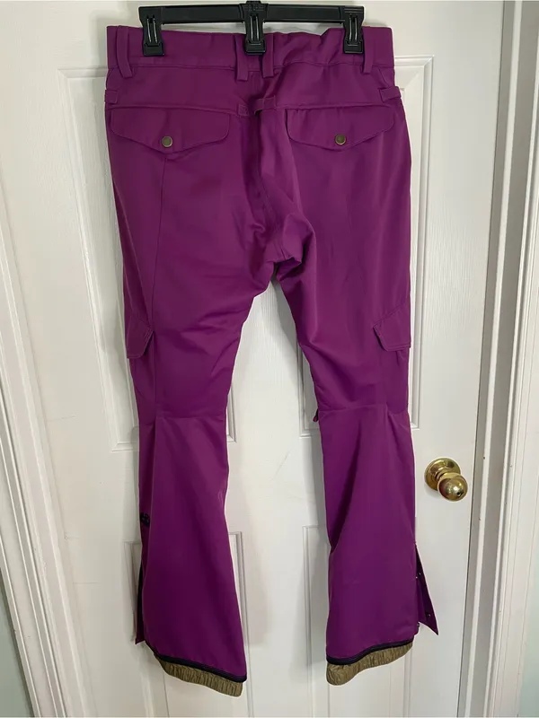 686 Women's Purple Cargo Insulated Snow Pants Size Medium ski gorpcore - Image 5