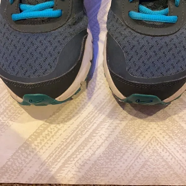 Nike Women’s Relentless 4 Aeroply Grey and Light Blue Sneakers Size 7.5 - Image 2