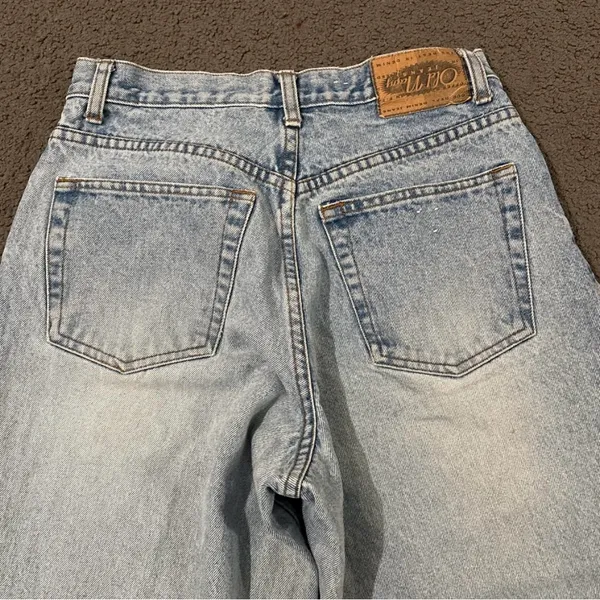 Old Navy Mom’s jeans Light Blue Straight Leg Women’s Jeans size 6 - Image 2