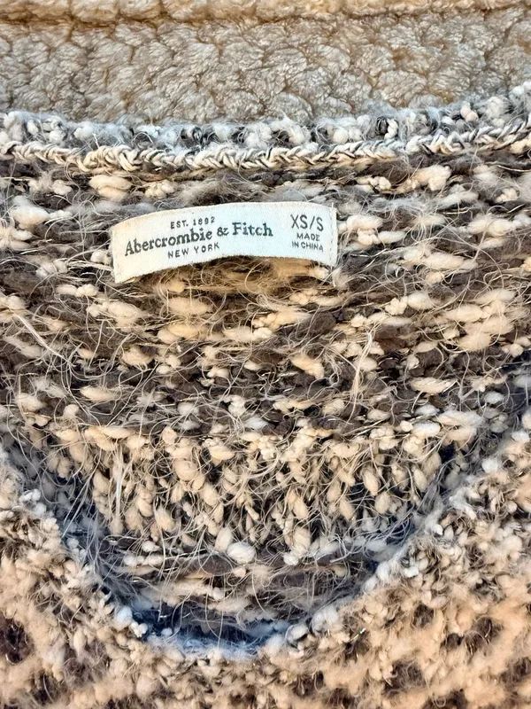 Abercrombie & Fitch Wool Blend Fuzzy Fair Isle V-Neck Sweater Women's Size XS/S - Image 4