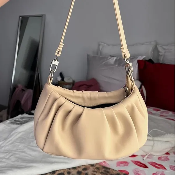 Source Unknown Unbranded Women's Tan and Cream Bag - Image 3
