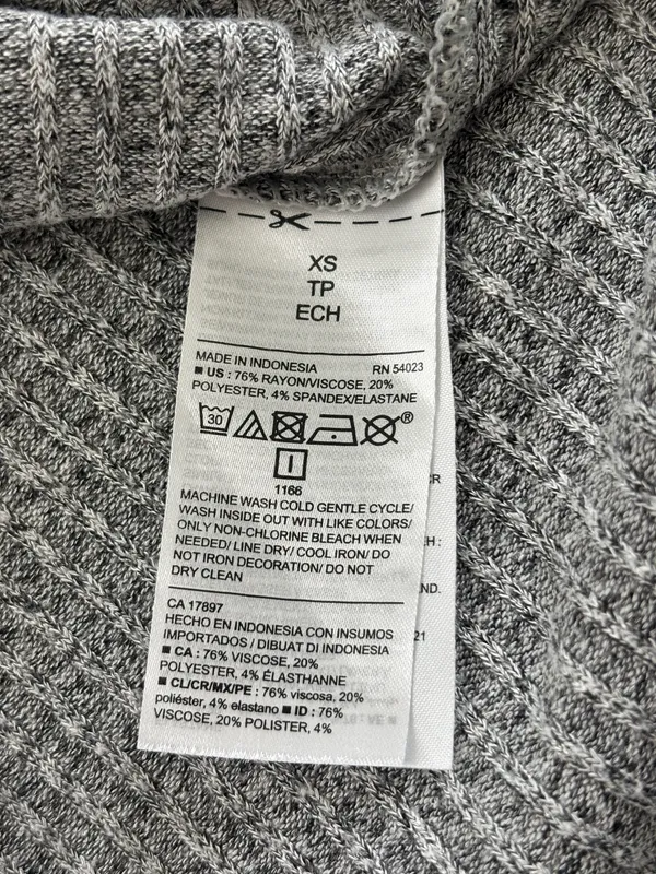 Old navy pajama top - Image 5
