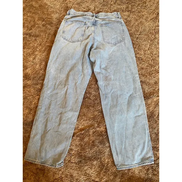 UNIQLO Women's Light Wash High/Mid-Rise Straight Leg Denim Jeans Classic Mom - Image 3