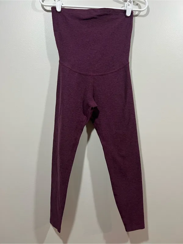 Beyond Yoga Maroon Maternity Cropped Leggings Small - Image 3