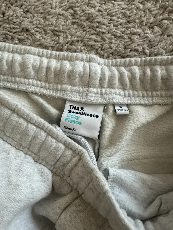 Aritzia TNA Cozy Fleece Mega Cargo Sweatpants - Image 3