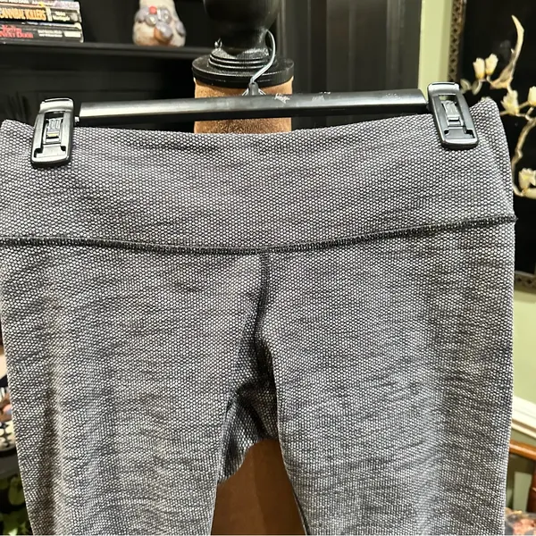 Lululemon Wunder Under High-Rise Leggings – Black & Gray Textured, Size 6 - Image 4