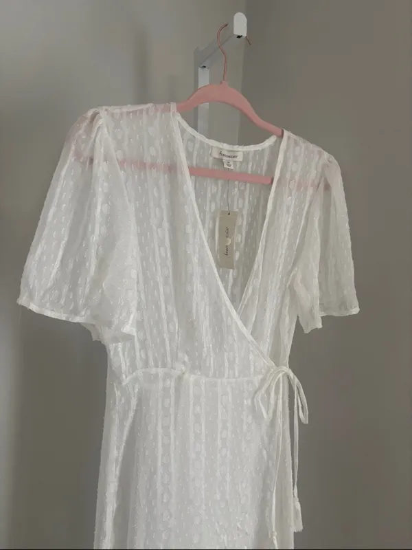 Francesca's Sheer Boho White Lace Wrap Kimono Beach Cover Up Tassels Size M NWT - Image 4