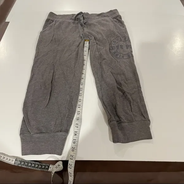 Pink Victoria’s Secret Gray Mid Rise Capri Sweatpants Size‎ XS - Image 9