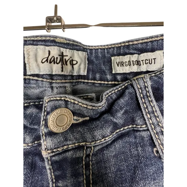 Daytrip Mid-Rise Virgo Bootcut Medium Wash Denim Jeans With Fading - Image 2