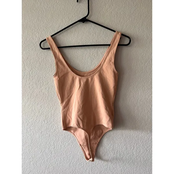Aritzia Wilfred Free Leila Bodysuit Peach Sleeveless Scoop Neck Thong - Image 2