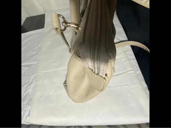 Liz Claiborne Classic Cream Leather Satchel Handbag - Image 13