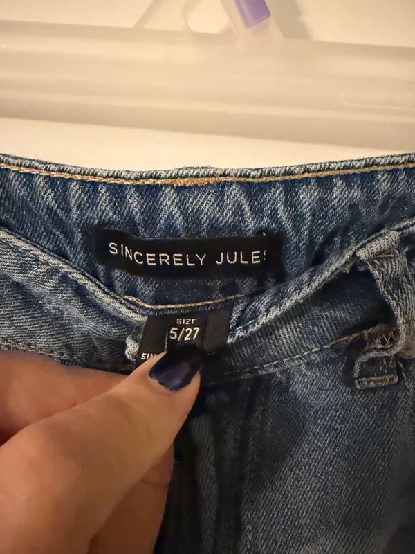 Sincerely Jules Distressed Wide Leg Jeans in medium to light wash, Sz 5/27 - Image 4