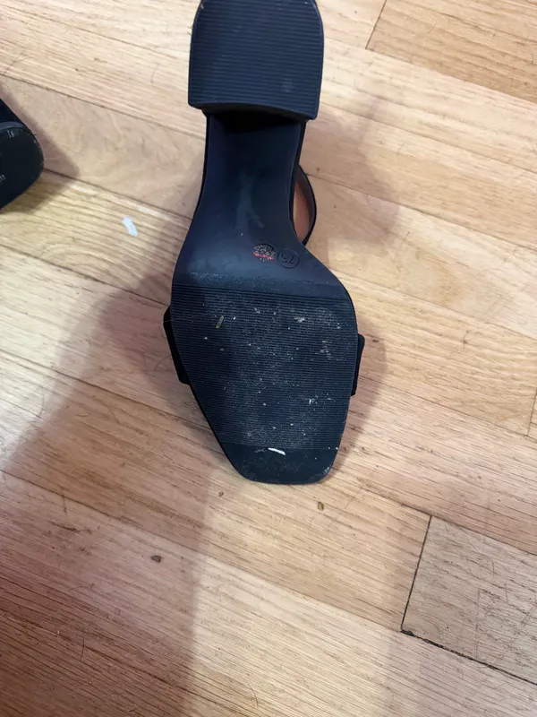 Worthington Heels Black 7.5 - Image 2