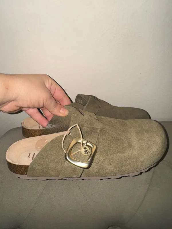 Yukon women’s suede leather clogs size 9 tan Brown - Image 3