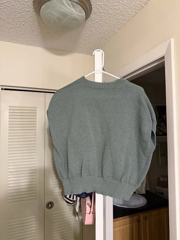 Green short sleeve sweater top Size L - Image 2