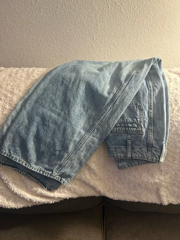 Old Navy baggy, wide leg jeans - Image 4
