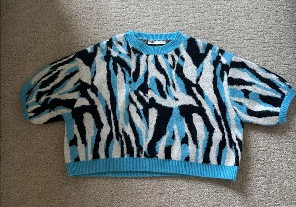 ZARA Black and Blue Zebra Print Sweater - Image 3