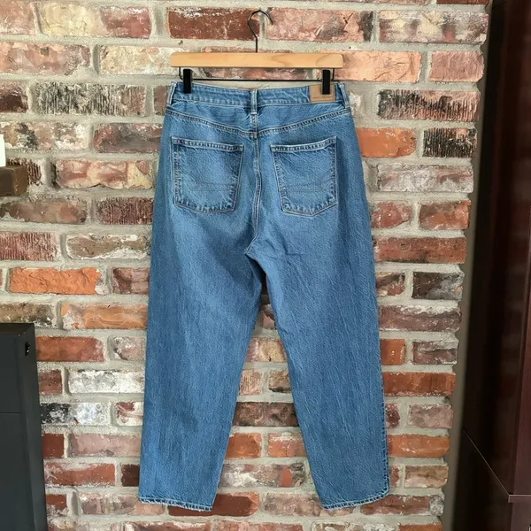 American Eagle Mom Straight Jeans High Rise Medium Wash - Image 6