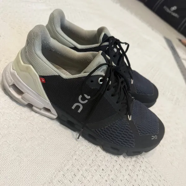 On Cloudflyer 9.5 Helion Cloudtec Swiss Engineering running shoes 3262 Black - Image 8
