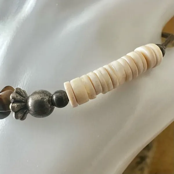 Puka shell tigers eye silver tone surfer bracelet - Image 4