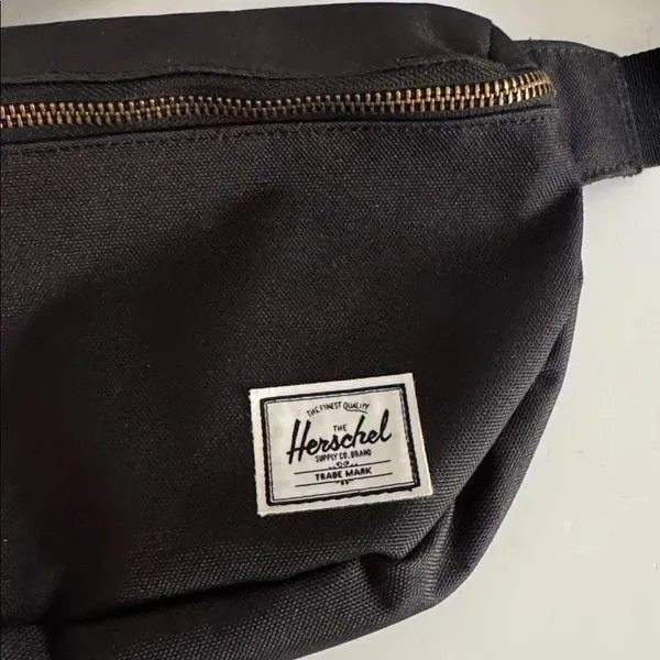 Herschel Supply Company Black Belt Bag with Gold Zipper NWOT - Image 3