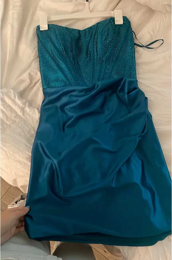 Homecoming dress from formally yours super flattering - Image 4