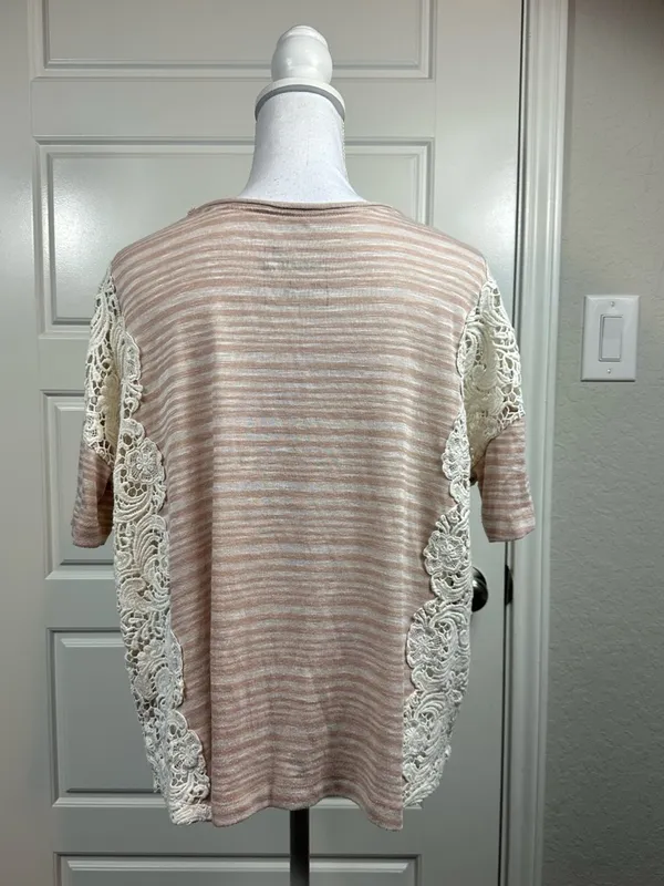 Free People We the Free Boho Cottage Floral Crochet Side Panel Blouse Size Large - Image 4