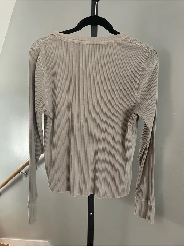 Aerie Ribbed Knit Stone Gray Henley Long Sleeve Top Size XL - Image 2